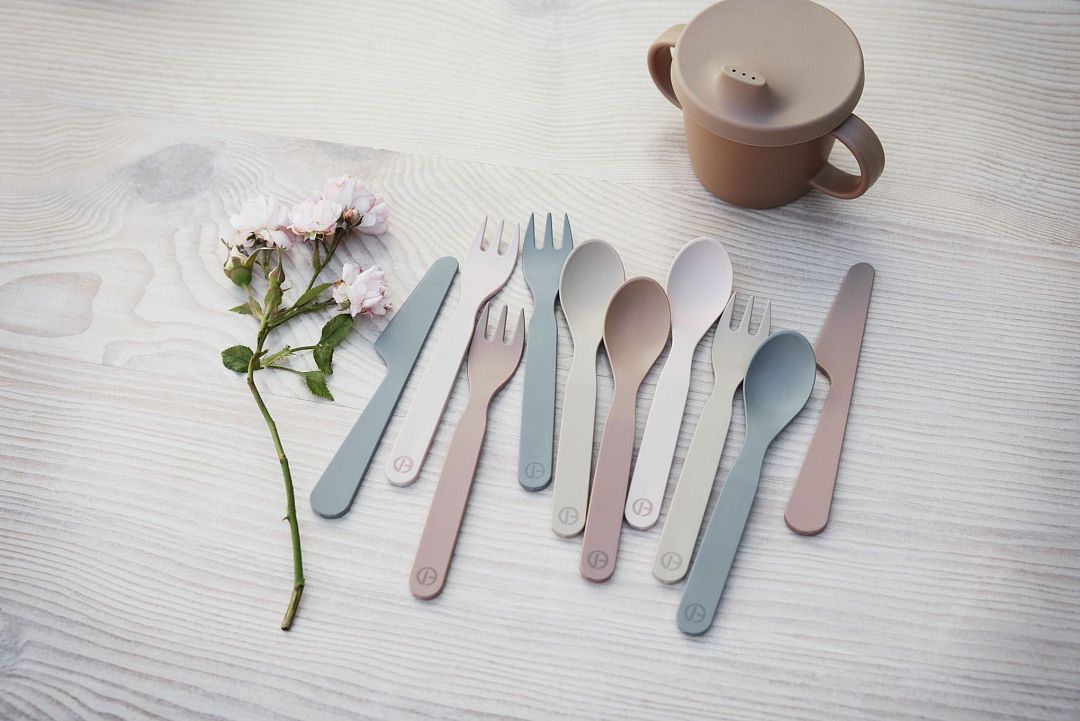 ss23-fika-under-the-fig-tree-children-s-cutlery-pebble-green-lp.jpg