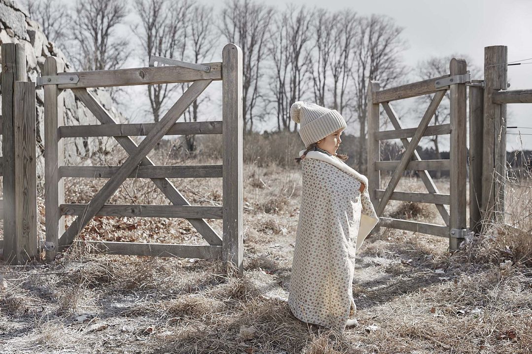 aw22-winter-on-the-prairie-pearl-velvet-blanket-autumn-rose-wool-beanie-creamy-white-lp.jpg