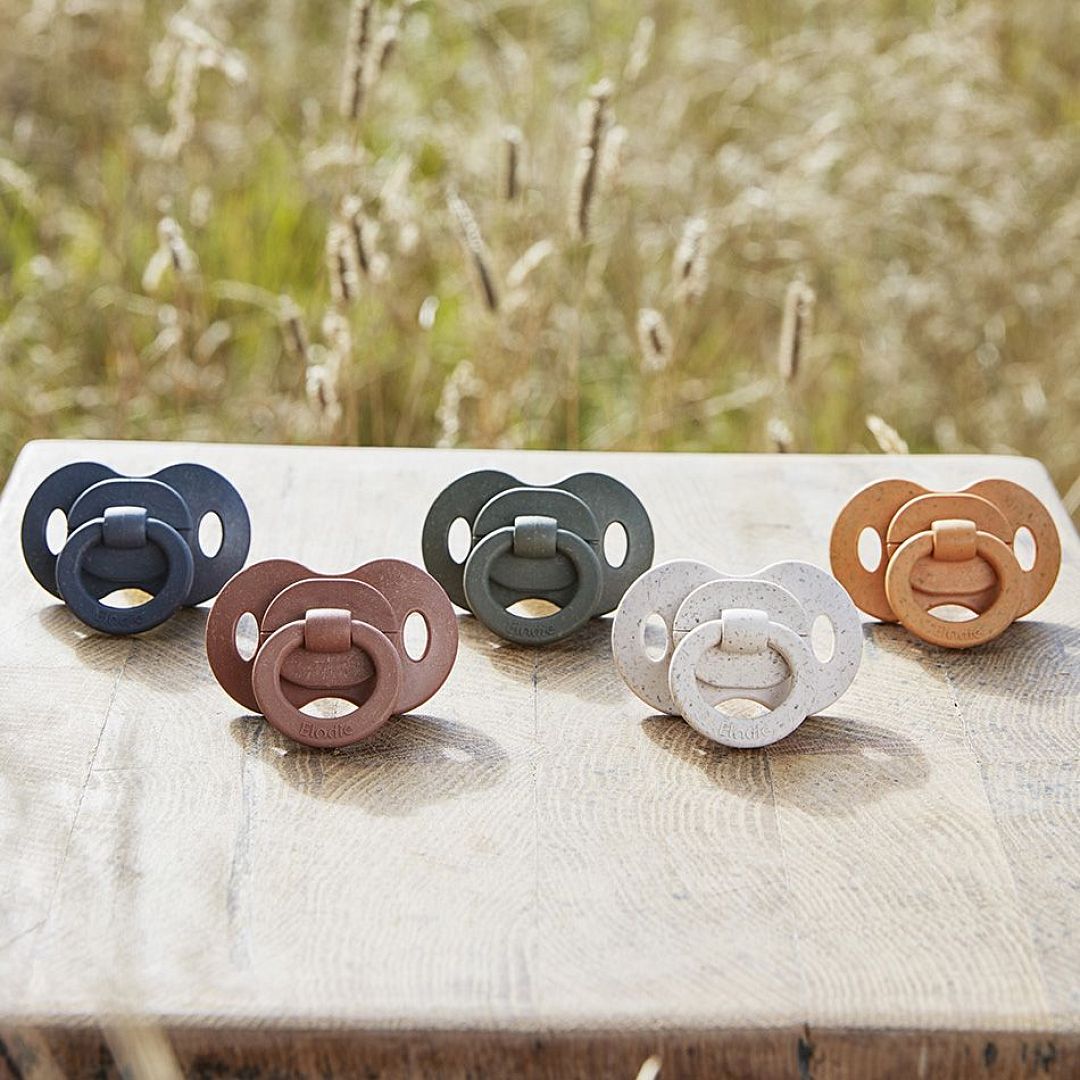 bamboo-pacifiers-ss21-elodie-details-lifestyle-1000px.jpg