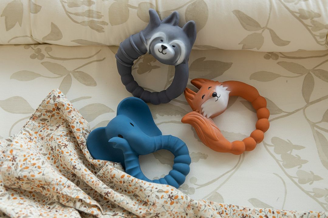 Natruba-Raccoon-teether-and-elephant-and-fox.jpg