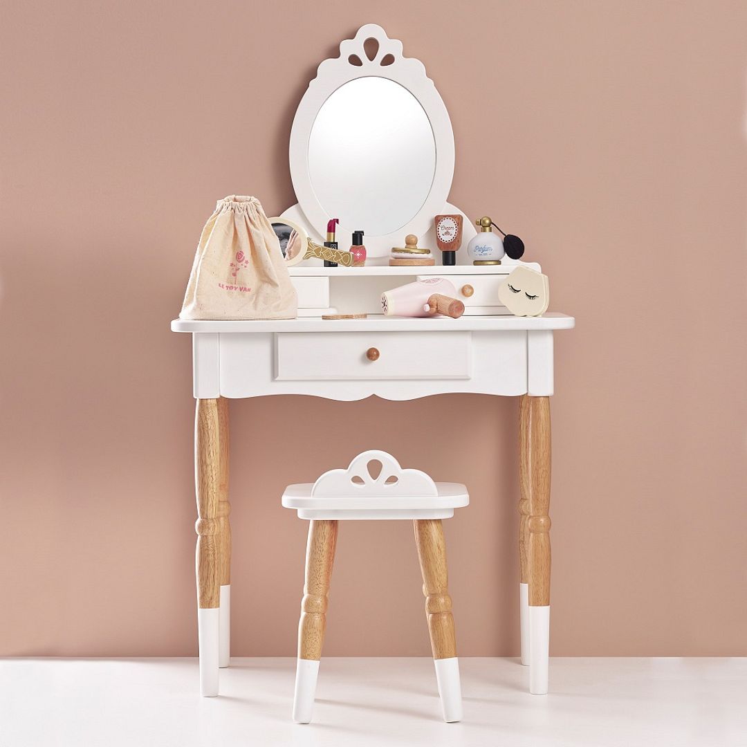 TV607-vanity-table-star-beauty-bag-collaboration.jpg