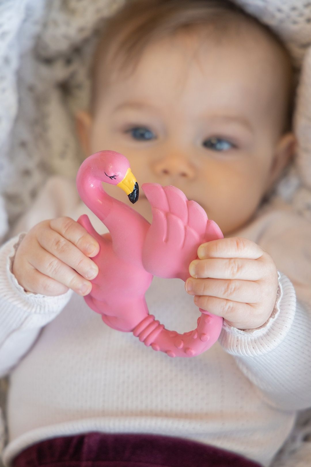 Natruba-Flamingo-teether-girl-looking.jpg