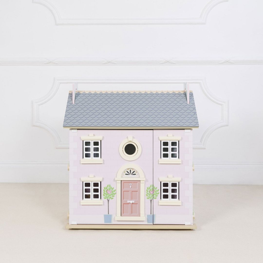 H107-bay-tree-dolls-house-cottage-front.jpg