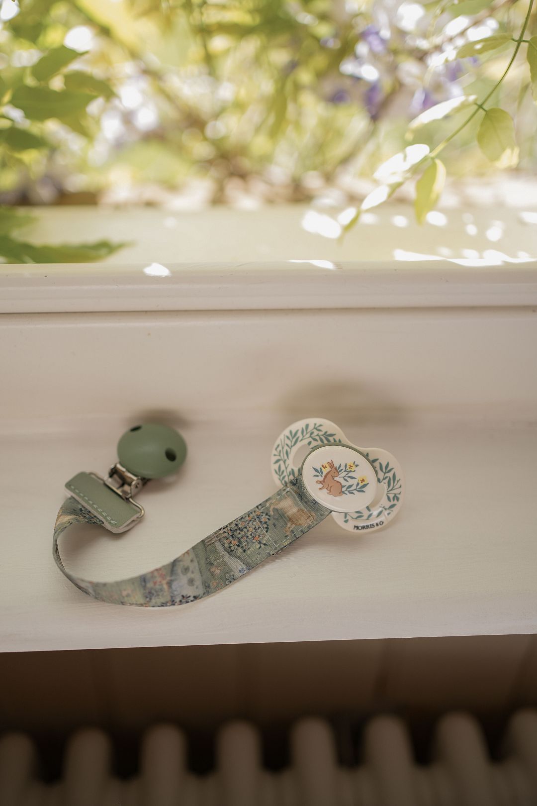 7333222021212-30155212419na-pacifier-clip-wood-william-morris-1.jpeg